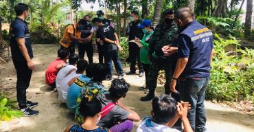 এবার থাই সীমা’ন্তের দিকে ছুটছে বা’র্মিজ শরণা’র্থীরা