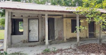 গলাচিপায় দরজা জানালাবিহীন বন্ধ হয়ে যাওয়া একটি মাদ্রাসায় ভোট কেন্দ্র স্থাপনের পায়তারা