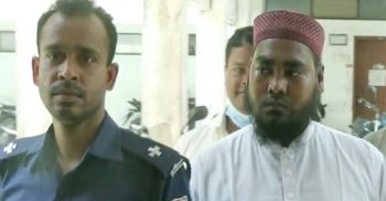 শিক্ষার্থীকে ফ্যানের সঙ্গে ঝুলিয়ে মারধর, মাদরাসা শিক্ষক গ্রেফতার