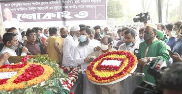 ব্যারিস্টার মওদুদ আহমদের মর’দেহ শহীদ মিনারে