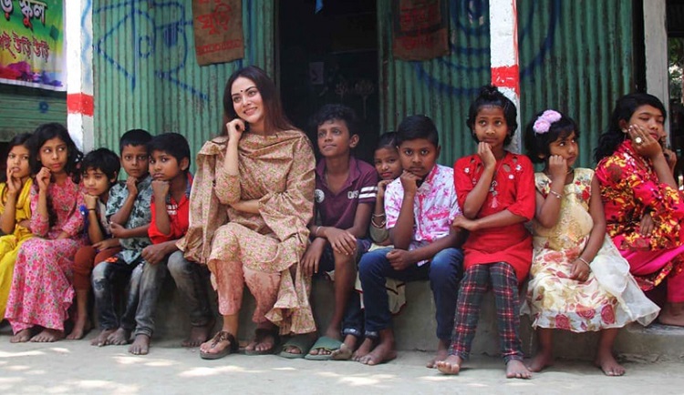 বস্তির ছেলে-মেয়েদের স্কুলশিক্ষিকা তমা মির্জা