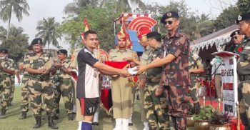 স্বাধীনতা দিবস উপলক্ষে কুষ্টিয়া সীমান্তে বিজিবি-বিএসএফের মধ্যে মৈত্রী ফুটবল ম্যাচ