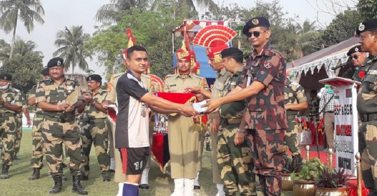 স্বাধীনতা দিবস উপলক্ষে কুষ্টিয়া সীমান্তে বিজিবি-বিএসএফের মধ্যে মৈত্রী ফুটবল ম্যাচ