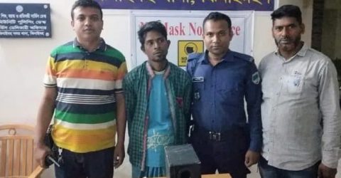 সাইন্ড বক্সে রেখে গাঁজা বিক্রয়কালে ঝিনাইদহে মাদক ব্যবসায়ী আটক