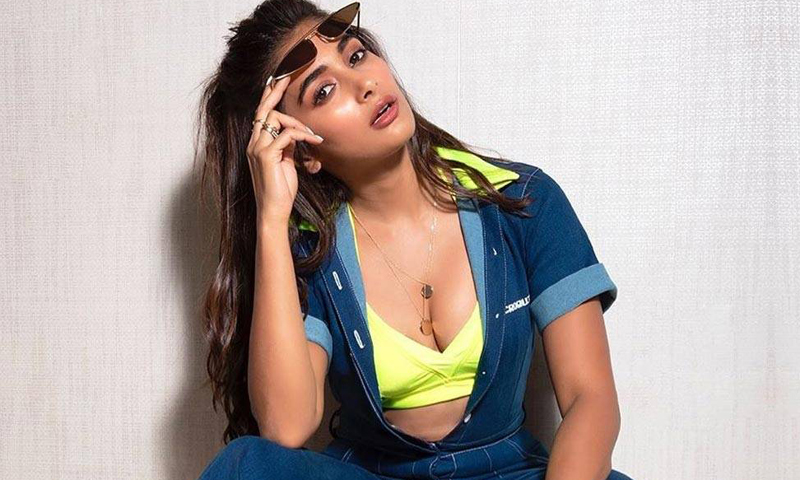 এক সিনে’মার জন্য ৪ কো’টি চাইলেন পূজা!