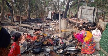 হরিনাকুন্ডুতে ইলেকট্রিক শর্ট সার্কিটের আগুনে পুড়ে বসত বাড়ি পুড়ে ছায়, নিঃস্ব হল দিনমুজর!