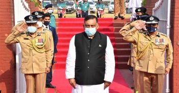শহীদ পুলিশ সদস্যদের প্রতি স্বরাষ্ট্রমন্ত্রী ও আইজিপির শ্রদ্ধা