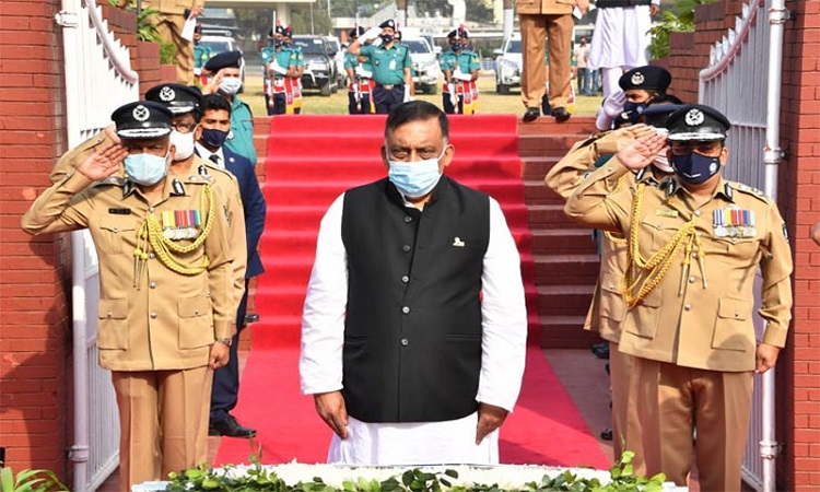 শহীদ পুলিশ সদস্যদের প্রতি স্বরাষ্ট্রমন্ত্রী ও আইজিপির শ্রদ্ধা