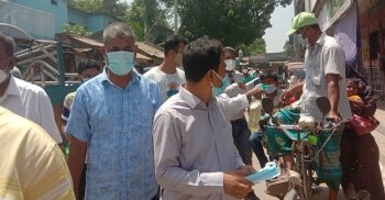 আত্রাই উপজেলাপ্রেস ক্লাবের উদ্যোগে হ্যান্ড স্যানিটাইজার ও মাস্ক বিতরণ