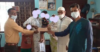 ওয়ার্ল্ড বাংলা ফাউন্ডেশন এর উদ্যাগে নওমুসলীম পরিবারকে নগদ অর্থ বিতরণ