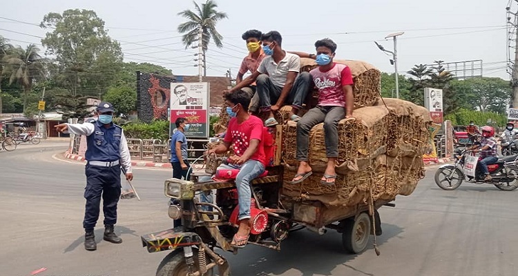 লকডাউন সফল করতে ঝিনাইদহ ট্রাফিক অফিসের অভিযান
