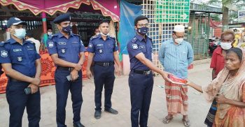 সাপাহার থানা পুলিশের উদ্যেগে ইফতার বিতরণ