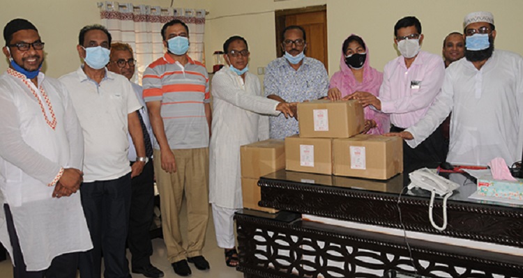 বরিশালে ডায়রিয়া রোগীদের জন্য স্যালাইন সহায়তা প্রদান