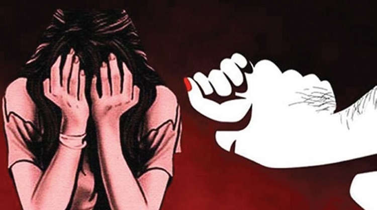 বাড়িতে একা পেয়ে ধর্ষণ করে বখাটে চাচাতো ভাই!