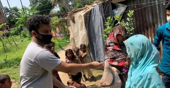 সাইমা রহমানের ব্যক্তিগত পক্ষ থেকে খাদ্য সামগ্রী বিতরণ