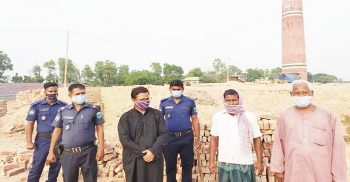 সাপাহারে জ্বালানী কাঠ পোড়ানোর অপরাধে দু’টি ইট ভাটার জরিমানা