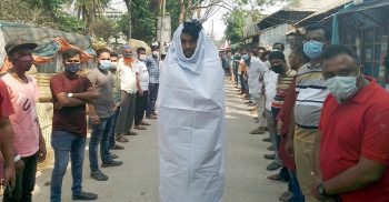 কলাপাড়ায় ব্যবসায়ী’র মানববন্ধন