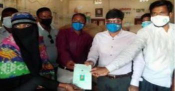 বকুলবাড়িয়ায় অসহায় নারীদের মাঝে ভিজিডি কার্ড, চাল বিতরণ