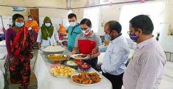 সাপাহারে বাংলা শুভ নববর্ষ উপলক্ষে স্বাস্থ্য কমপ্লেক্সে উন্নত খাবার পরিবেশন