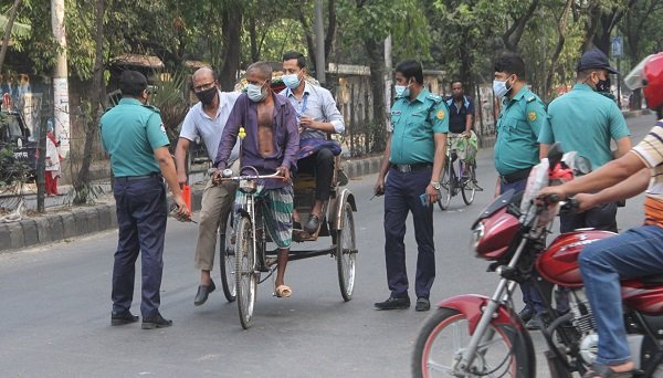 রাজধানীর মোড়ে মোড়ে পুলিশ, জরুরি না হলে বাসায় ফেরত