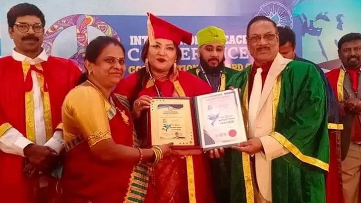 ডক্টরেট ডিগ্রি পেলেন কণ্ঠশিল্পী মমতাজ