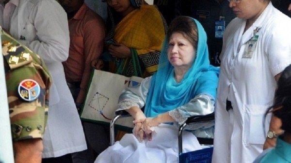 অসুস্থ খালেদা জিয়ার জন্য দোয়া করায় চাকরি হারাল ইমাম