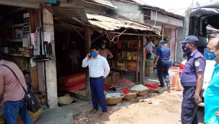 গলাচিপায় সরকারি বিধিনিষেধ কার্যকরে তৎপর প্রশাসন
