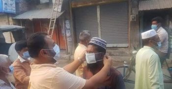 গলাচিপায় পৌর মেয়রের মাস্ক বিতরণ