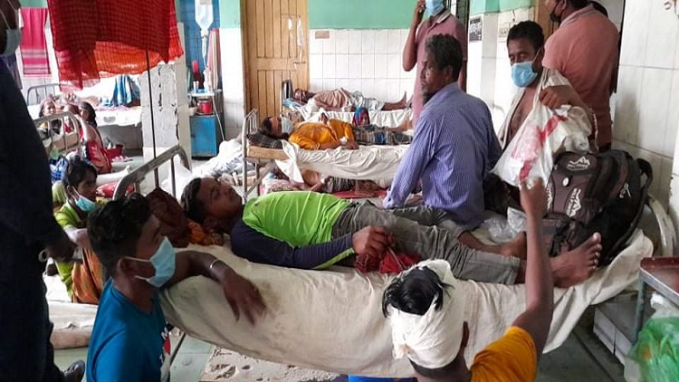 শরীয়তপুরে বিয়ের অনুষ্ঠানের ছবি তোলা নিয়ে সংঘর্ষ, আহত ৩০