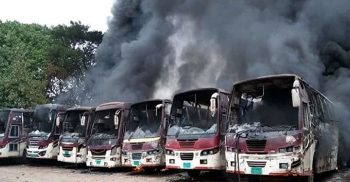 নবাবগঞ্জে ভয়াবহ আগুনে পুড়েছে ৯টি বাস