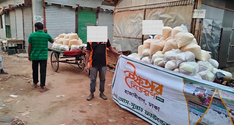 হাজারীবাগে ৫০০টি পরিবারে ইফতার বিতরণ করেছে আস-সুন্নাহ ফাউন্ডেশন