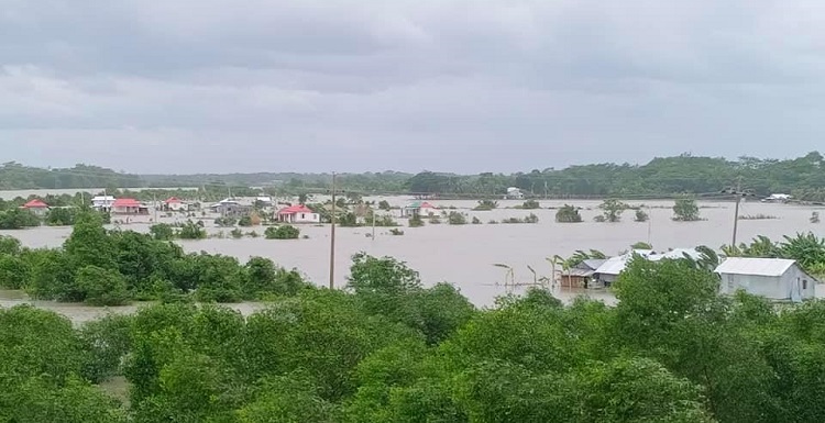 ঘূর্ণিঝড় ইয়াসের প্রভাবে বরিশালে বাঁধ-রাস্তার ক্ষতি, ফসলের ক্ষেত প্লাবিত