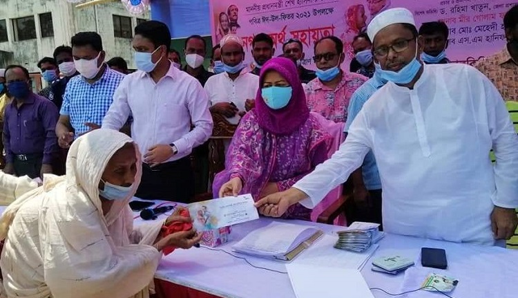 কালকিনিতে ২৭ হাজার পরিবারে প্রধানমন্ত্রীর ঈদ উপহার প্রদান