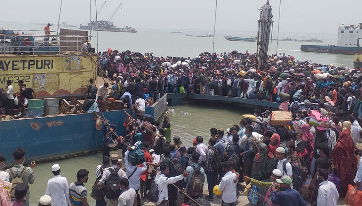 শিমুলিয়া ঘাট থেকে ১১ হাজার যাত্রী নিয়ে ঘাট ছেড়েছে ৩ ফেরি