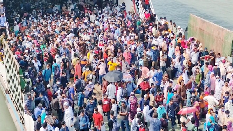 নিষেধাজ্ঞা সত্ত্বেও শিমুলিয়া থেকে ছাড়ল ফেরি