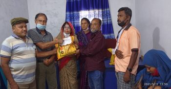আত্রাইয়ে প্রয়াত এমপি ইসরাফিল আলমের স্ত্রী কর্তৃক সাংবাদিকদের ঈদ উপহার বিতরণ
