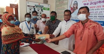 ঝিনাইদহে ৫’শ হতদরিদ্র পরিবারের মাঝে প্রধানমন্ত্রীর উপহার বিতরণ