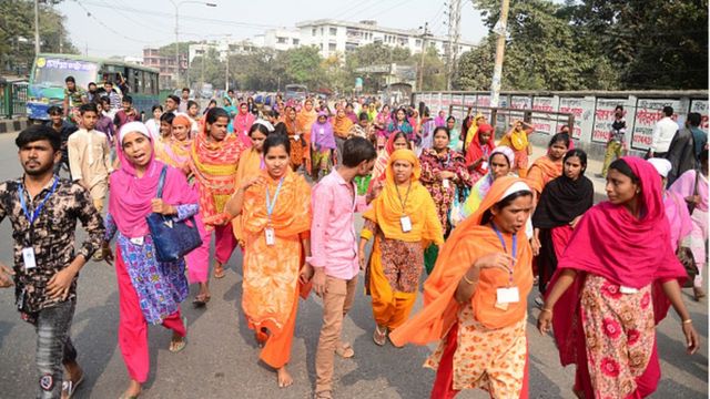 ছুটি বাড়াতে পোশাক শ্রমিকদের বিক্ষোভ