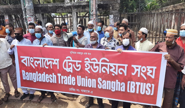ঈদের আগেই বকেয়া মজুরি পরিশোধের দাবি শ্রমিকদের