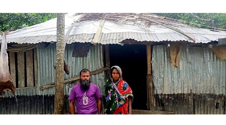 গলাচিপায় অসহায়ের পাশে দাঁড়ানোর মতো কেউ নাই!