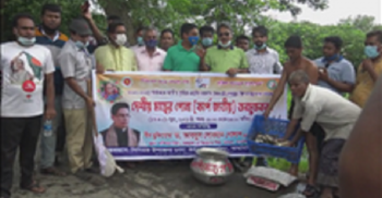 মাদারীপুরের জনগনের আমিষের চাহিদা মেটাতে বিলে মাছ অবোমুক্ত