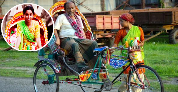 ঢাকার রাস্তায় প্রতিদিন ১ ঘণ্টা রিকশা চালাতেন ‘রিকশা গার্ল’ নভেরা