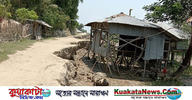দশ দোকান-ঘের লন্ডভন্ড দশমিনায় বেড়িবাঁধ বিলুপ্তির পথে