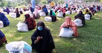 কুয়াকাটায় ৩ শ‘ পরিবারের মাঝে খাদ্য সহায়তা প্রদান