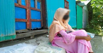 নোয়খালীর সুবর্ণচরে বিয়ের দাবিতে প্রেমিকের বাড়িতে অনশন