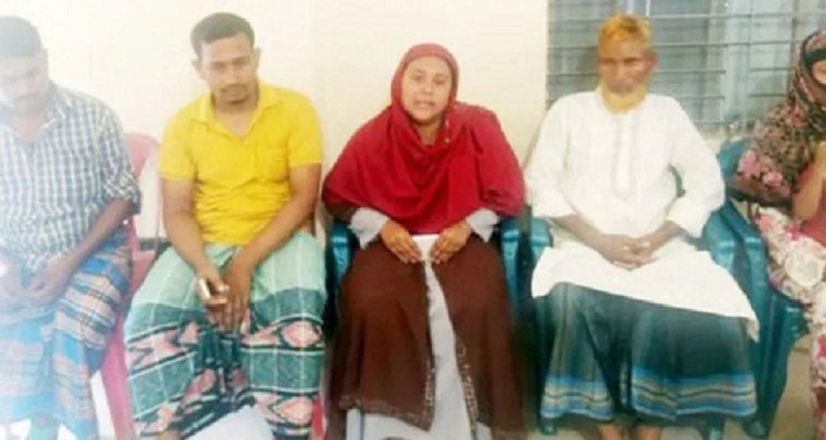 মহেশপুরে স্কুল ছাত্রী নির্যাতনের বিচার চেয়ে মায়ের সংবাদ সম্মেলন