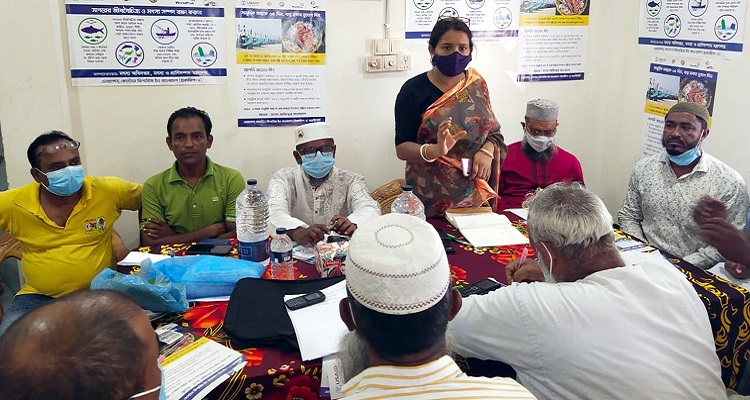 সাগরের জীববৈচিত্র্য ও মৎস্য সম্পদ রক্ষায় জেলে ও ট্রলার মাঝিদের সাথে আলোচনা সভা