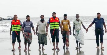 ৪ টি মাছ ধরা ট্রলারসহ ১৬ জেলে আটক