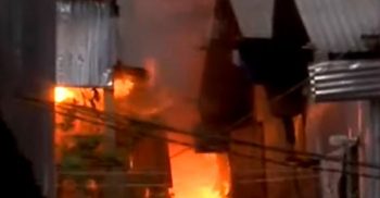 রাজধানীর মহাখালীর সাততলা বস্তিতে ভয়াবহ অগ্নিকাণ্ডের পুড়ে গেছে কয়েকশ’ ঘর