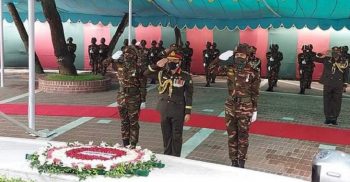 টুঙ্গিপাড়ায় বঙ্গবন্ধুর সমাধিতে নবনিযুক্ত সেনাপ্রধানের শ্রদ্ধা